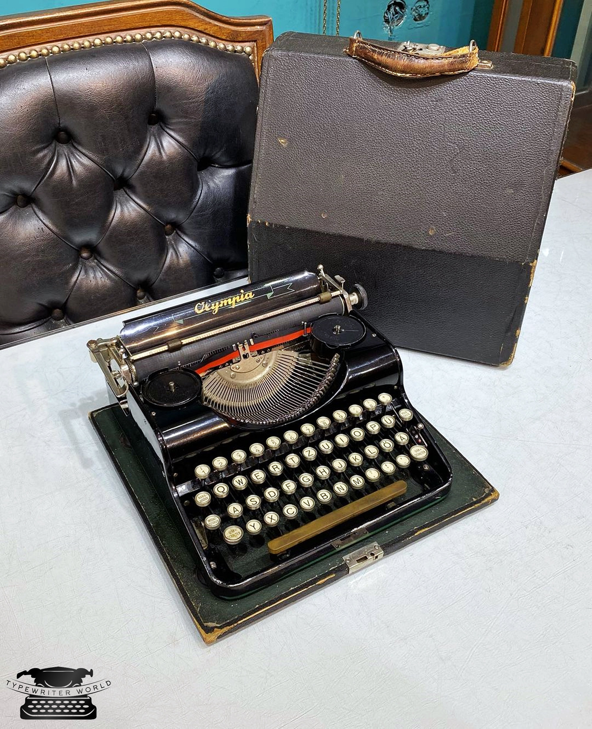 完璧主義 Fully Typewriter, Black Olympia 1970s Working Model Vintage その他