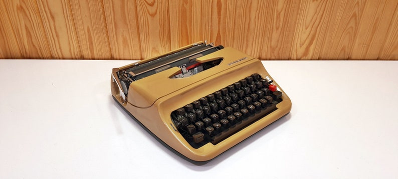 Privileg 270T Typewriter
