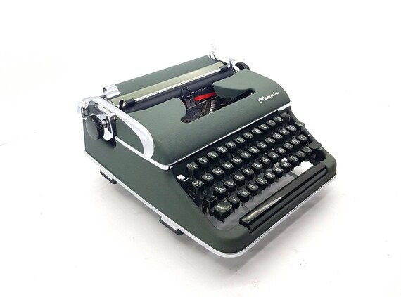 Olympia SM3 タイプライター: 復元されたヴィンテージ グリーン Olympia SM3 タイプライター: 復元されたヴィンテージ グリーン