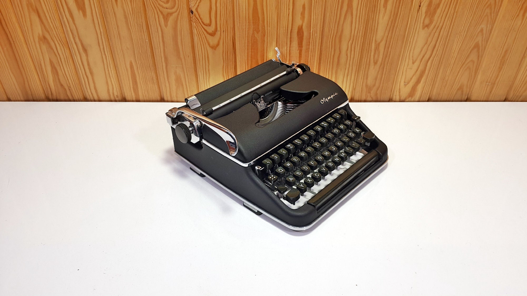 Olympia SM3 ブラック タイプライター: 復元されたヴィンテージの実働 
