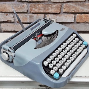 Royal Model Vintage Typewriter - Like New Condition | Fully Functional | Retro Office & School Decor | Unique Gift