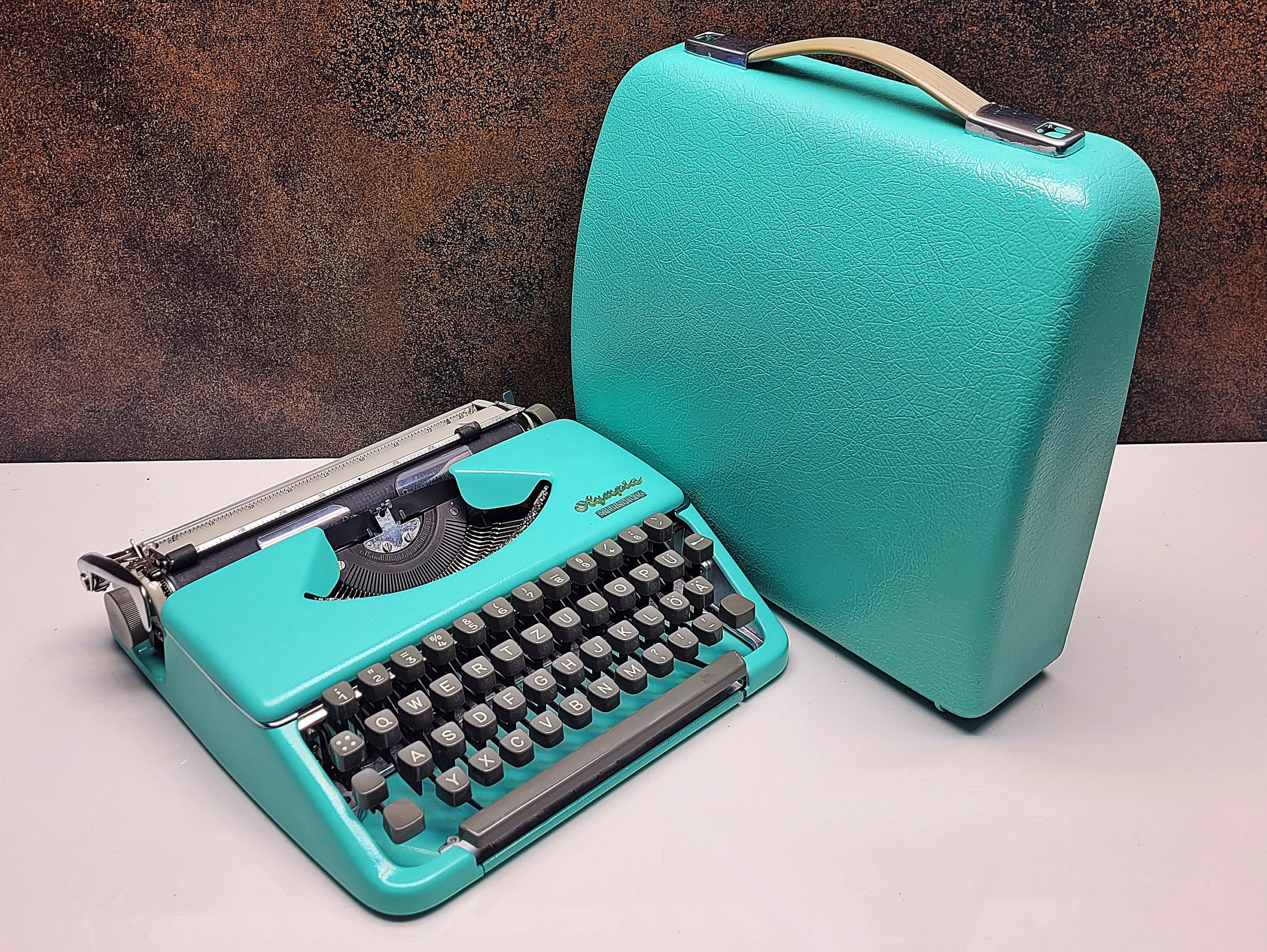 Olympia Splendid 33/66 タイプライター: ターコイズ & グレー、再生品