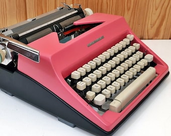 Olympia roze typemachine - als nieuw, volledig operationeel, wit toetsenbord, klassieke houten tas - vintage typemachine werkend