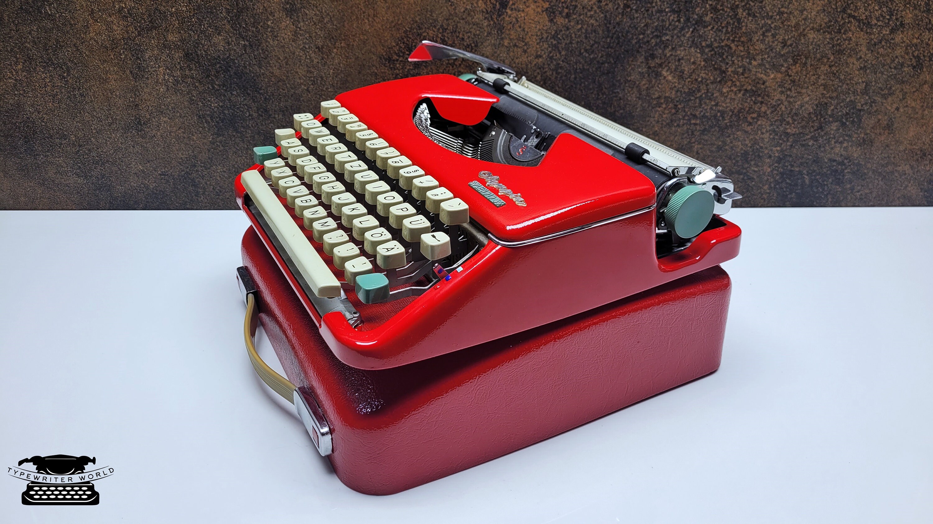 オリンピア　タイプライタ－ OLYMPIA Traveller de Luxe S タイプライター – zakka store towi