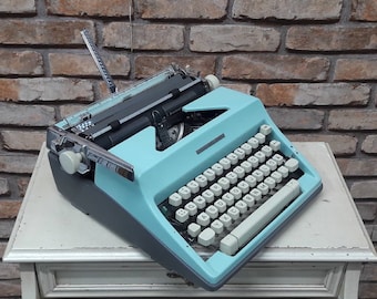 De klassieke maar levendige Olympia Colortip 5 Typewriter - Een tijdloze schrijfgenoot voor de creatieve geest. Ideaal attent geschenk