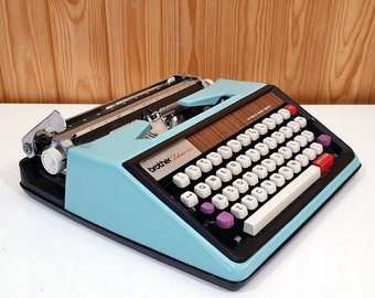 Super Discount. !! Brother deluxe Typewriter- Vintage Typewriter Working