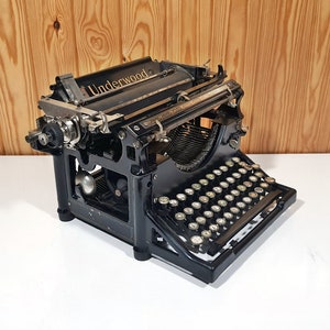 1925 Underwood Typewriter: Working Antique Black Steampunk Decor