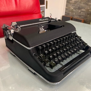 Olympia SM2 Vintage Typewriter: Restored German-Made Collectible
