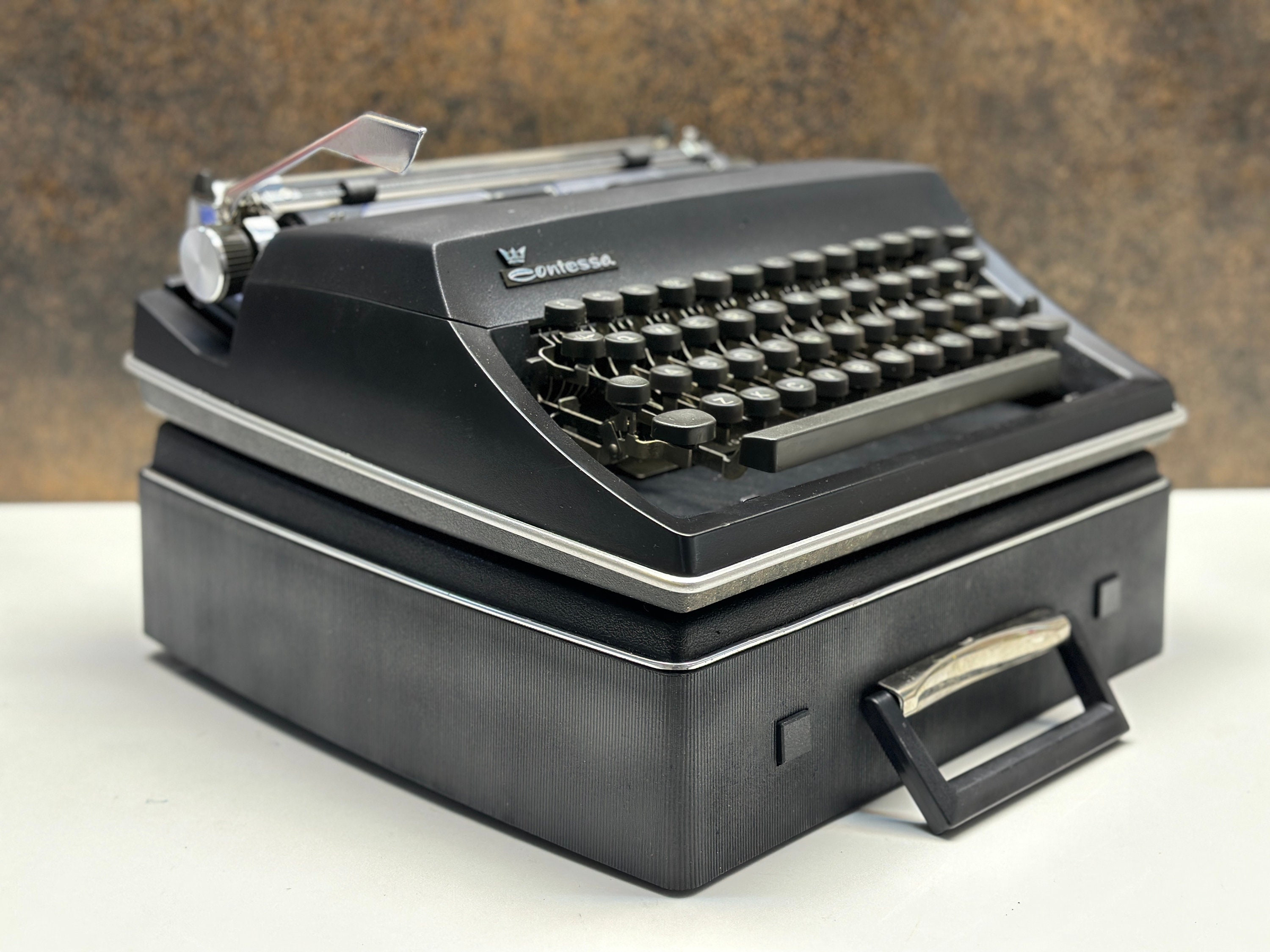 Adler Contessa タイプライター: 復元されたヴィンテージ ブラック