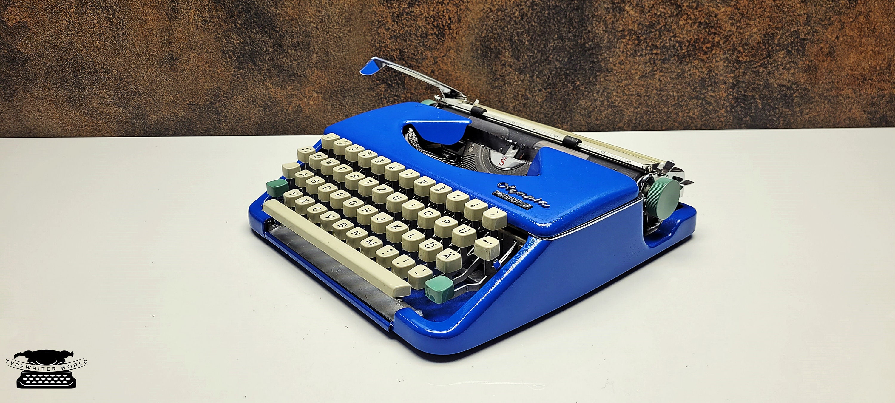 Olympia Splendid 33/66 Portable Typewriter in Blue With Matching