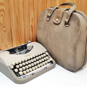Antique Voss Typewriter: Fully Working German Collectible