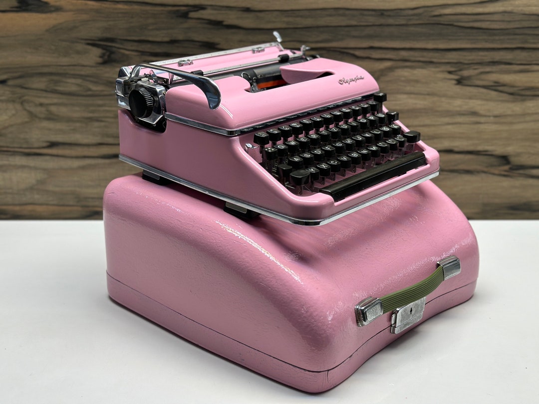 Olympia SM3 Typewriter, Pink Typewriter, Pink Bag Typewriter Premium Barbie Gift / Vintage Pink