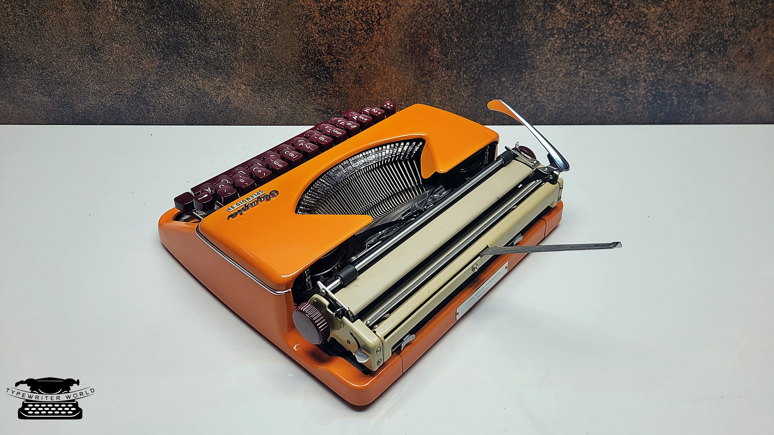 ドイツ製 Olympia Splendid 33/66 オレンジ手動タイプライター