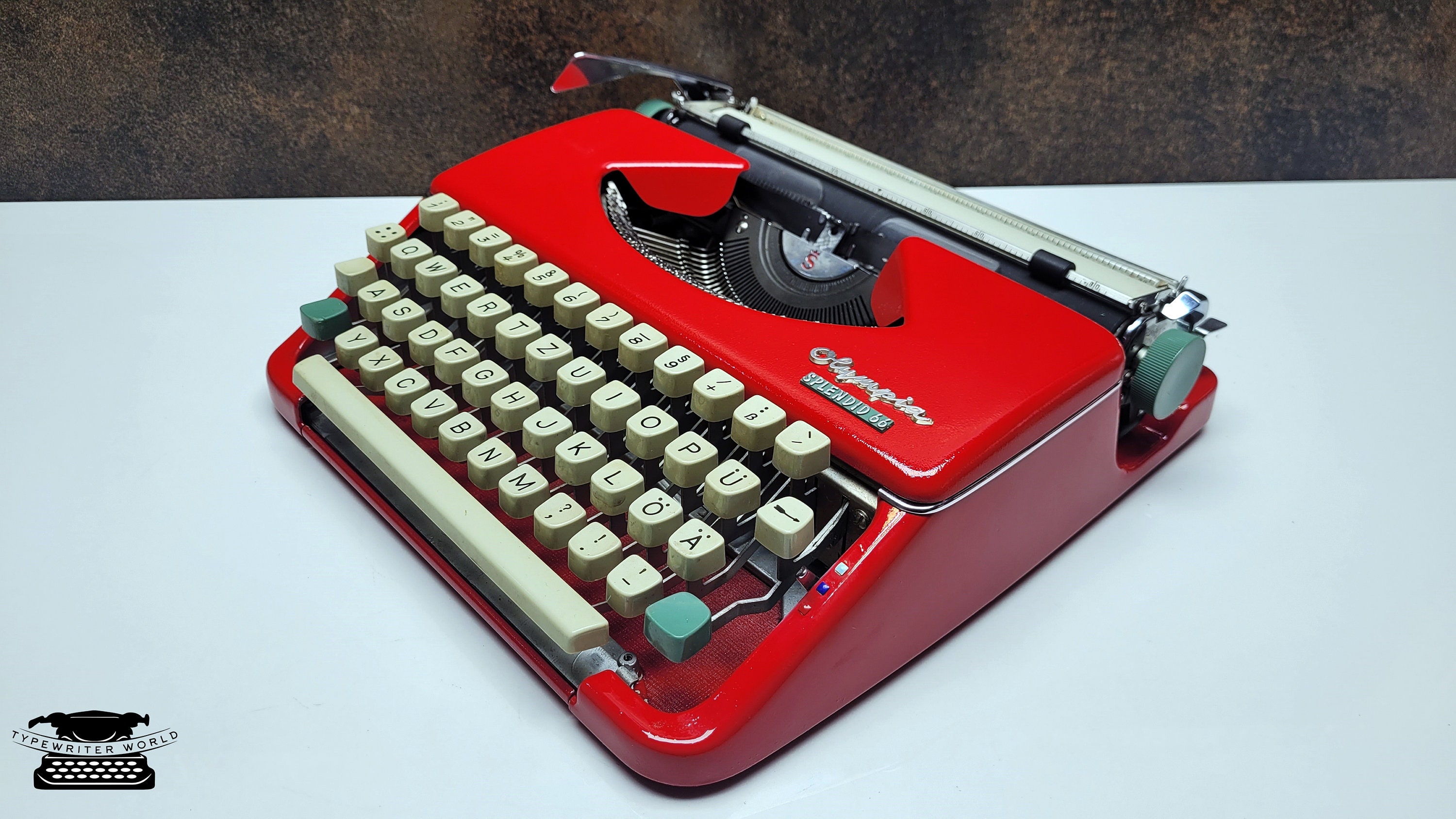 レッドオリンピアスプレンディッド33/66タイプライター：復元された