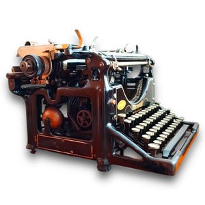 Underwood Typewriter 1925: Restored German-Made Antique