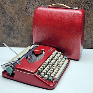 Olympia Splendid 33/66 Vintage Red Typewriter| Classic Writing Machine from the 1970s | Rare Mechanical Keyboard for Writers and Collectors