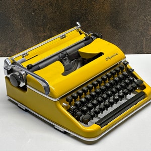 Olympia SM3  Yellow Typewriter. Typewriter, old typewriter / The Most Special Gift, Vintage- Vintage Typewriter Working - Gift