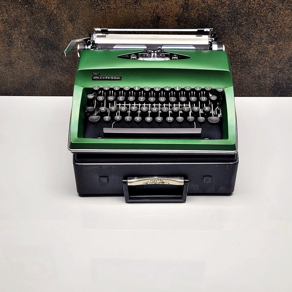 ビンテージ Adler Contessa タイプライター: 復元された QWERTY