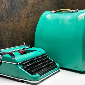 Olympia SM3 Vintage Manual Typewriter with Case | Working Retro Premium Gift for Writers & Collectors | Classic Office Decor