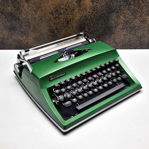 Vintage Adler Contessa Typewriter: Restored QWERTY Portable, Collectible Gift
