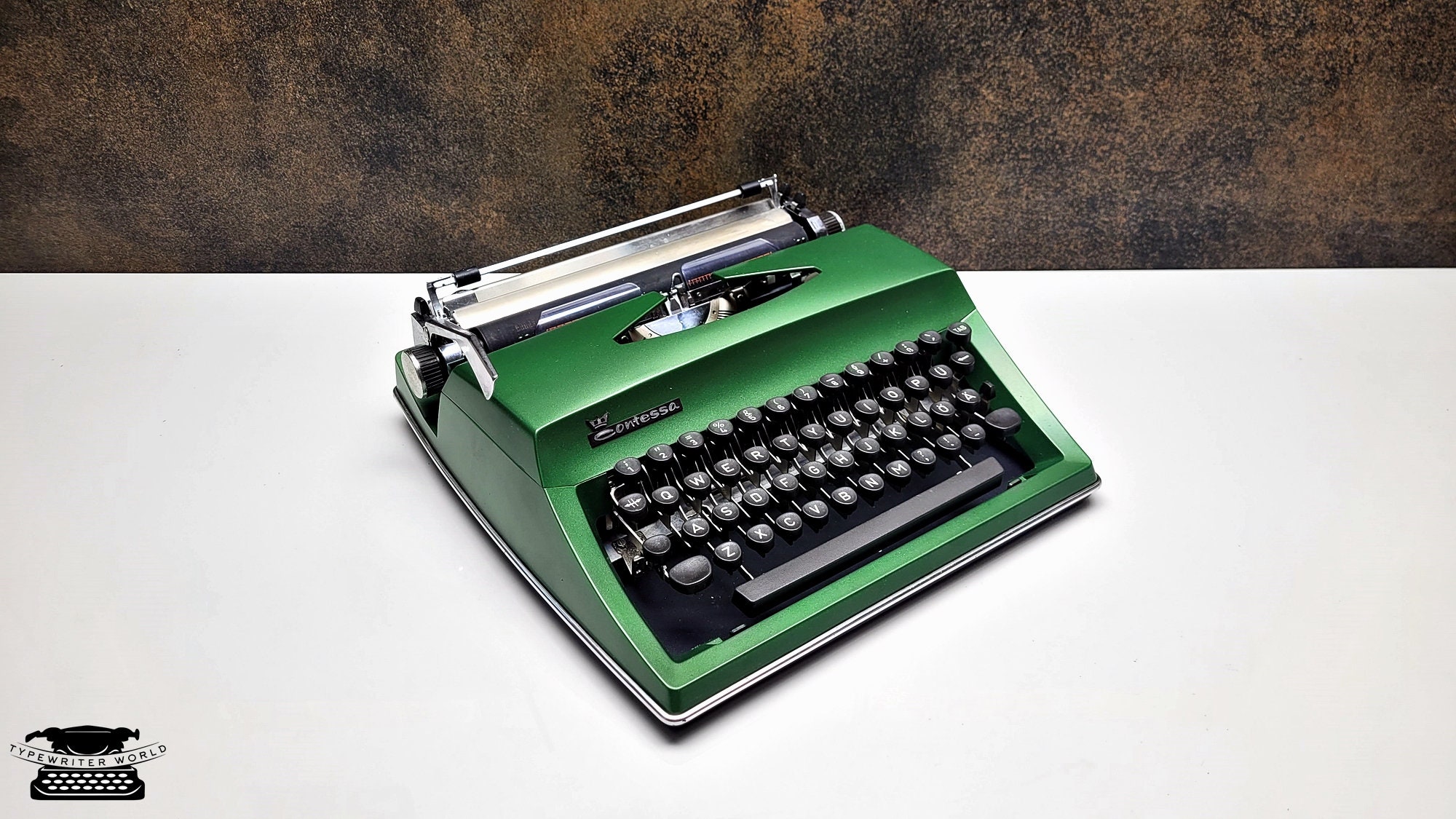 ビンテージ Adler Contessa タイプライター: 復元された QWERTY 