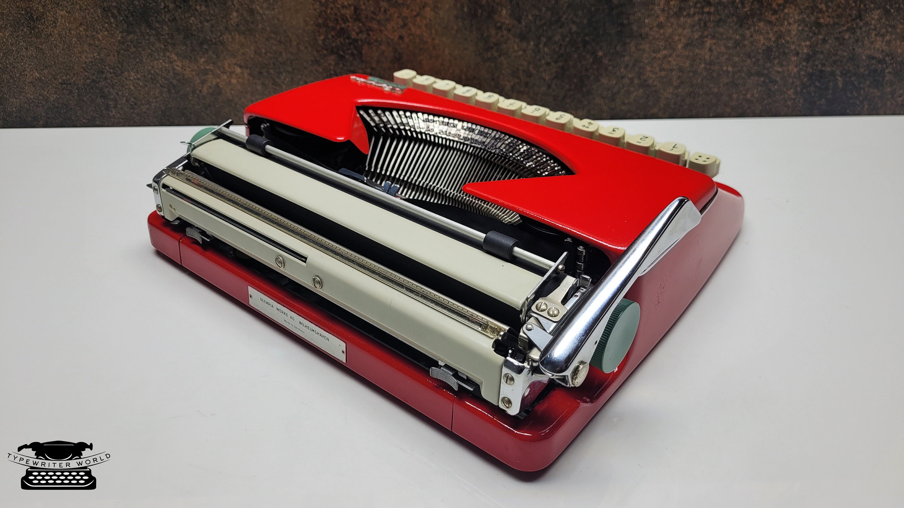 レッドオリンピアスプレンディッド33/66タイプライター：復元された