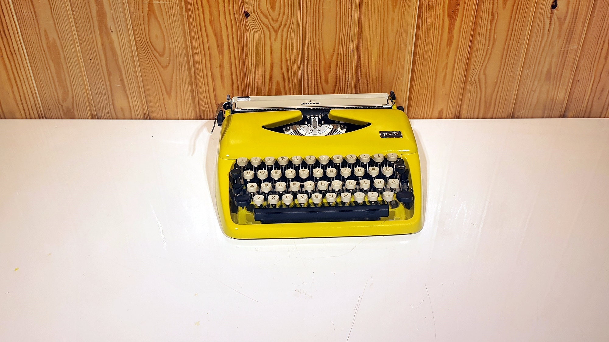 Máquina de Escribir Tippa Amarilla – La Vieja