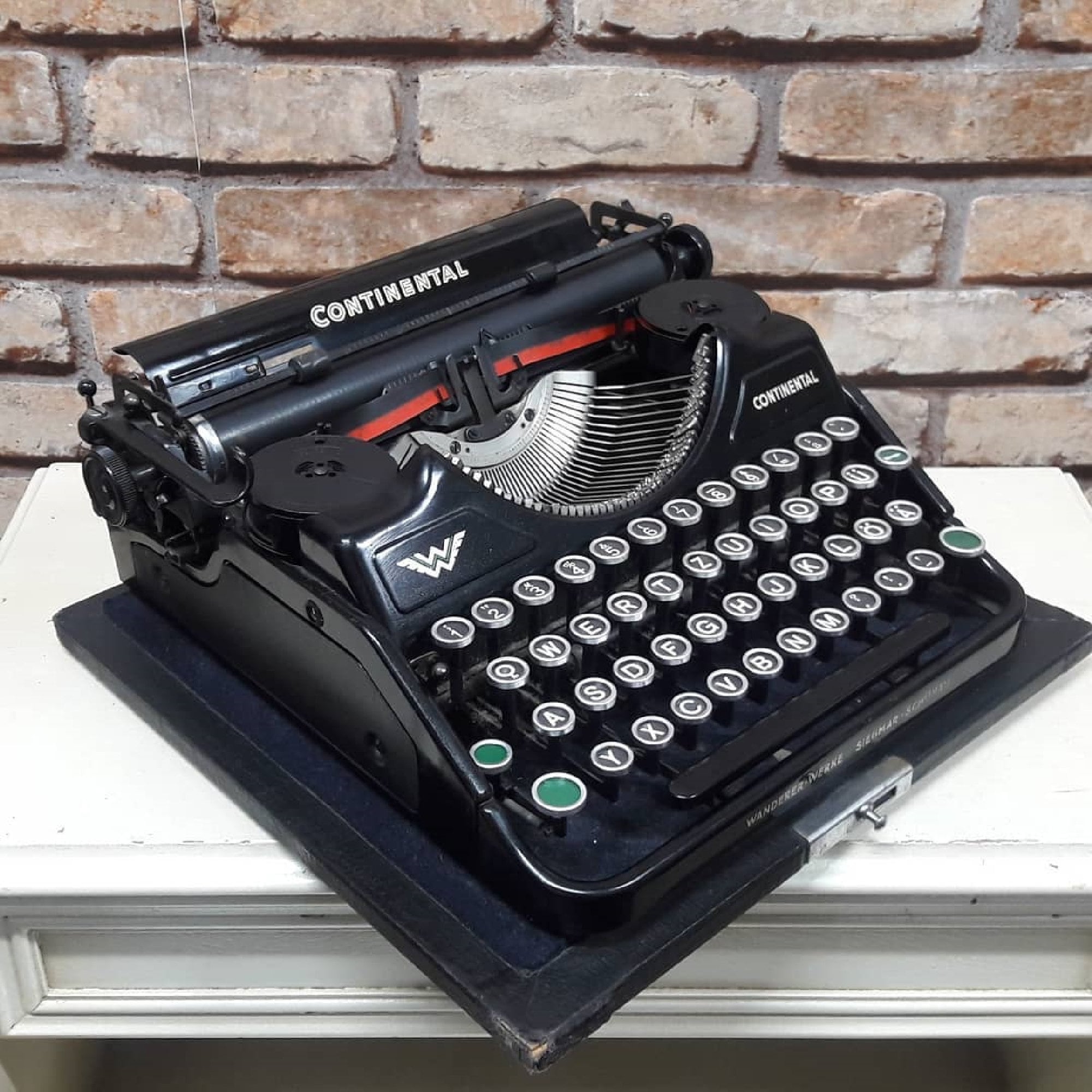 1935 年製コンチネンタル タイプライター: アンティーク ブラック 