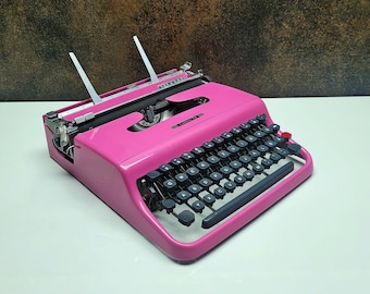 Macchina da scrivere Olivetti fucsia: revisionata, come nuova, funzionante / Dogana pagata!