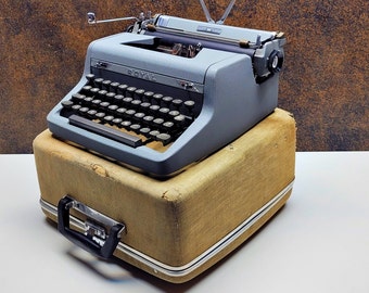 Retro Royal Manual Typewriter | Fully Operational Antique QWERTY Vintage Machine | Gift for Writers & Collectors | Office Decor
