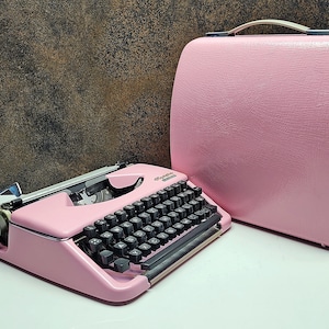 Best Gift - Portable Olympia Splendid 33/66 Vintage Ice Pink Typewriter with Black Keyboard - Ideal for Traveling Writers and Students