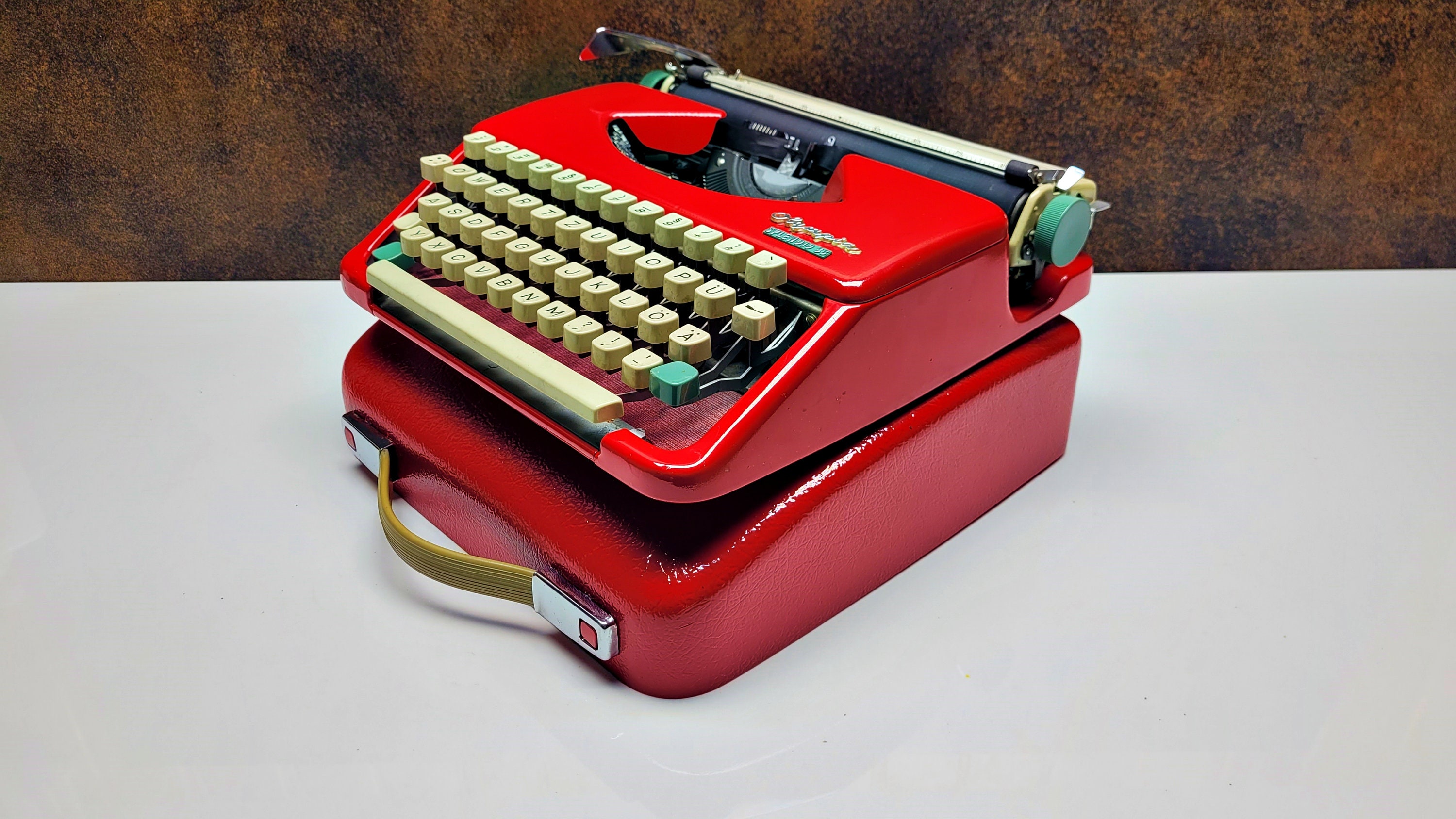 タイプライター　Olympia splendid Olympia Splendid Vintage Manual Typewriter, Silver Green