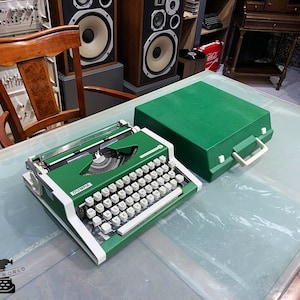 Máquina de escribir Olympia Traveller De Luxe Green, máquina de escribir vintage en pleno funcionamiento, regalo premium para escritores y coleccionistas