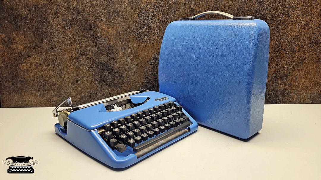 【美品】Olympia オリンピア　タイプライター　手動　ディスプレイ 美術品・アンティーク・コレクション 【美品】Olympia オリンピア