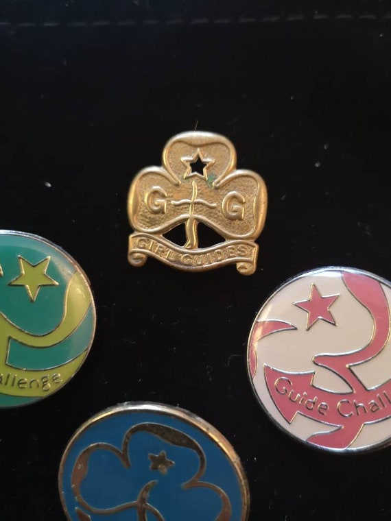 Vintage Girl Guides 1932-1968 brass Trefoil Badge… - image 2