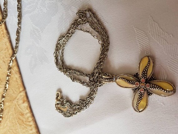 Solid silver necklace and chain. Yellow enamel wi… - image 5