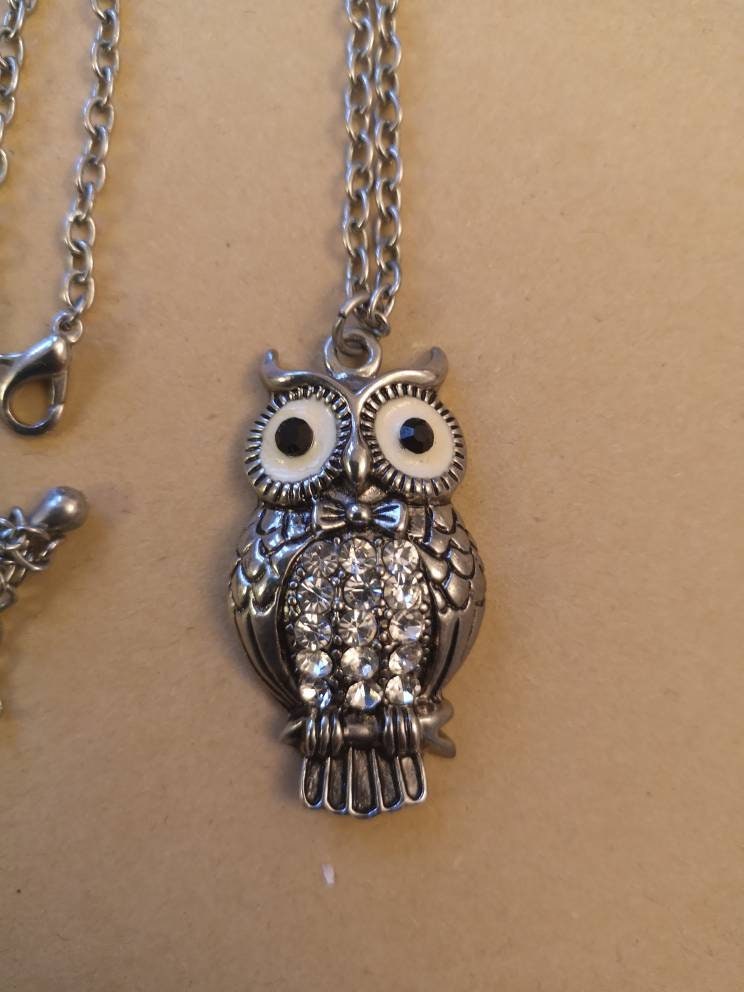 Beautiful Vintage Sparkly Owl Pendant Necklace