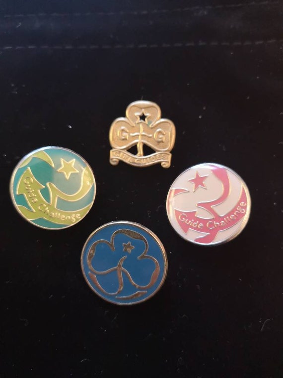 Vintage Girl Guides 1932-1968 brass Trefoil Badge… - image 1
