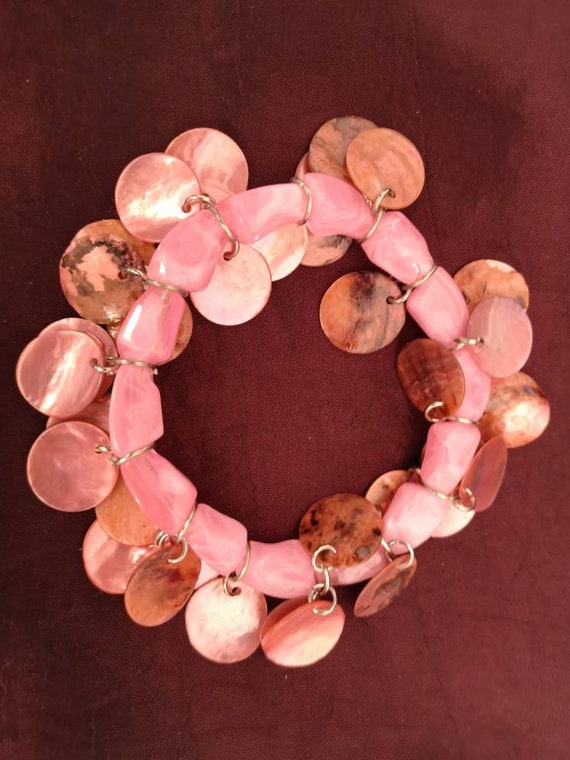 Beautiful rose pink natural quartz and shell stret