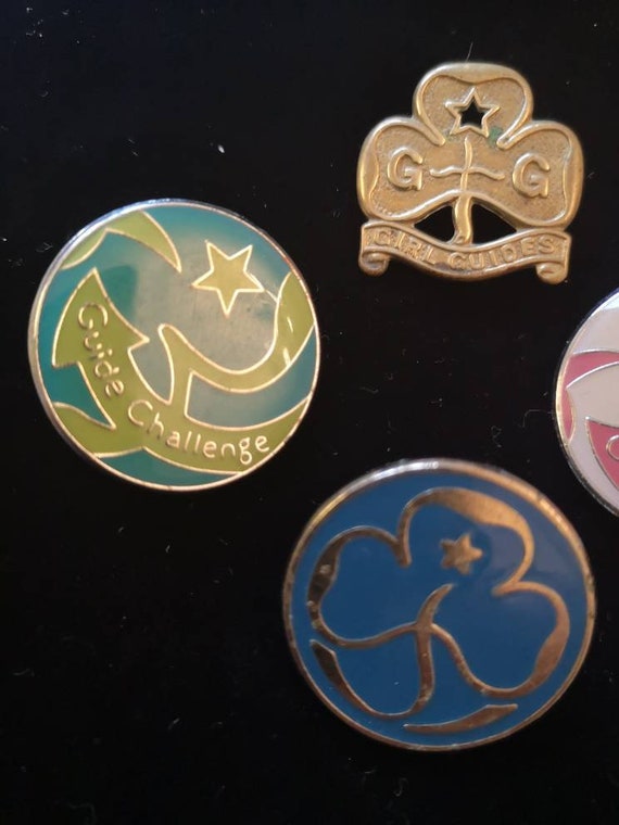 Vintage Girl Guides 1932-1968 brass Trefoil Badge… - image 3