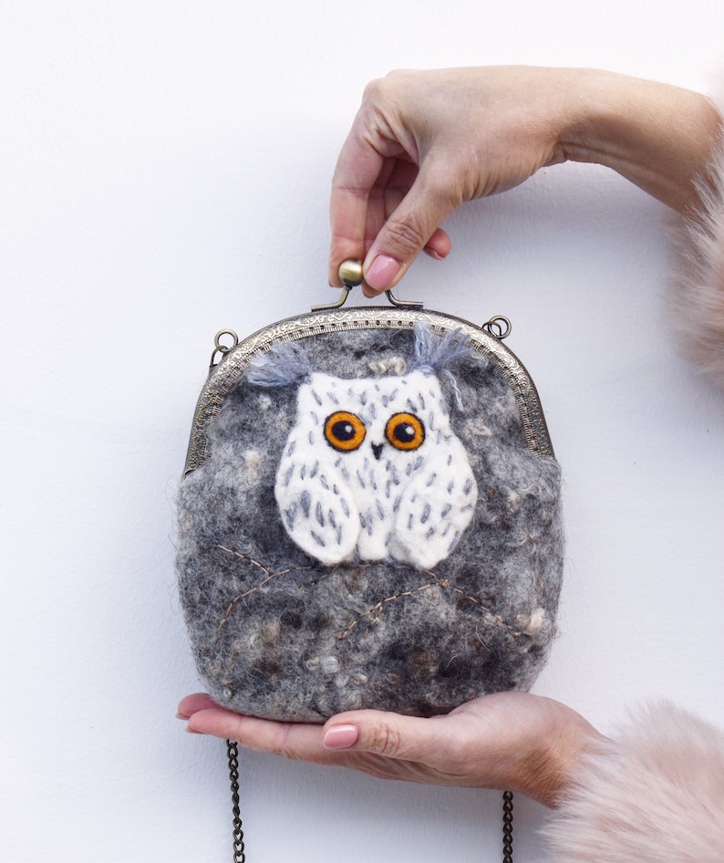 kiss lock purse owl lovers owl gift Grey felted crossbody bag with owl vintage style