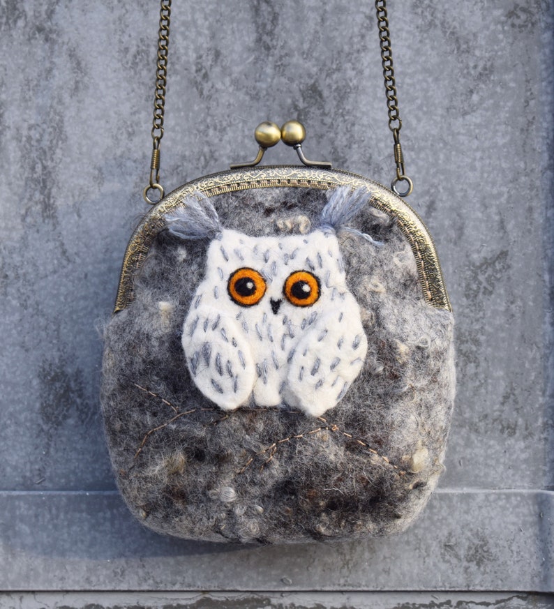 kiss lock purse owl lovers owl gift Grey felted crossbody bag with owl vintage style