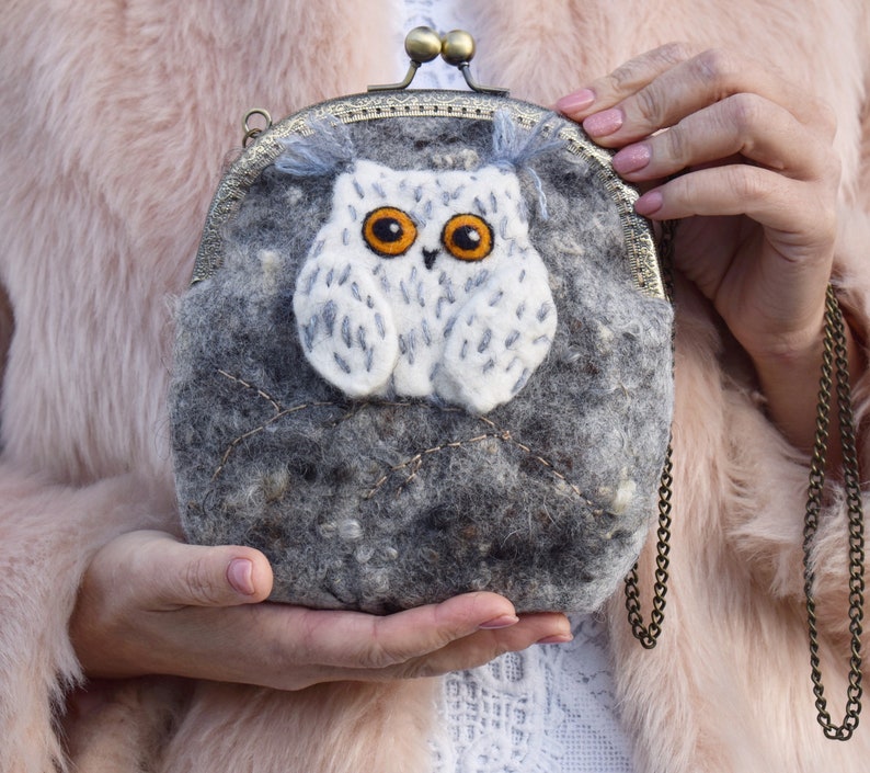 kiss lock purse owl lovers owl gift Grey felted crossbody bag with owl vintage style
