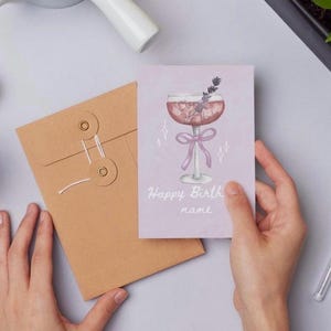 Aangepaste naam lavendel gin spritz strik glas cocktail verjaardagskaart cottage party girl