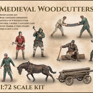 Op de afbeelding: Een 1:72 schaal hars modelbouwset getiteld Medieval Woodcutters van Archibald Miniatures, model AR0004. De set bevat acht ongeverfde houthakkersfiguren, één paard, één houtkar met boomstammen en twee boomstronken voor assemblage.