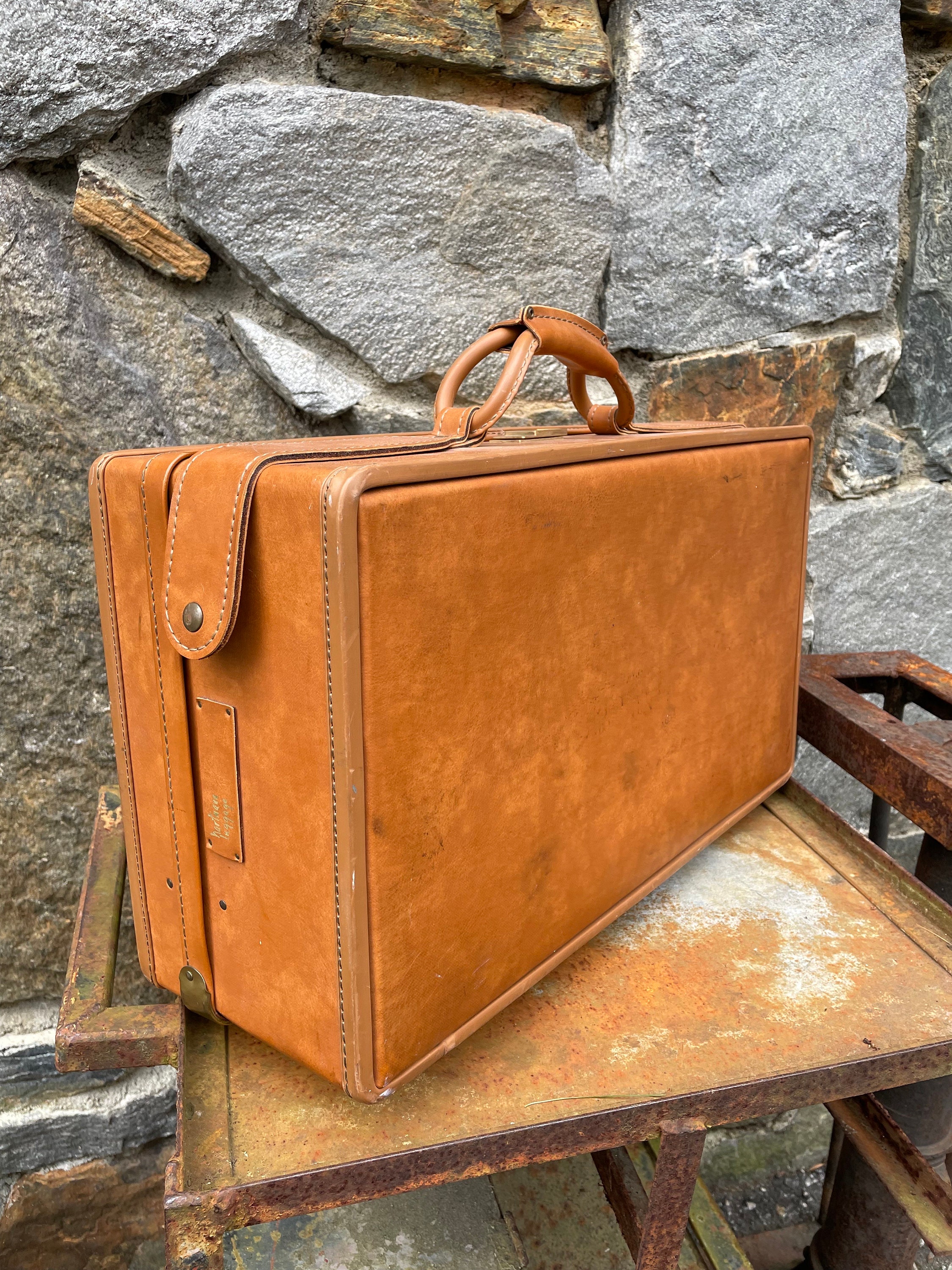 HARTMANN Stunning Authentic Belting Leather Woodbox Luggage 