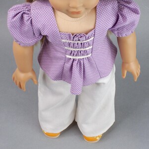 Patrón de costura en PDF para muñeca de 45 cm ~ Top y pantalón con fruncido frontal al estilo de los años 70 imagen 8