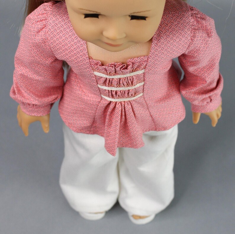 Patrón de costura en PDF para muñeca de 45 cm ~ Top y pantalón con fruncido frontal al estilo de los años 70 imagen 4