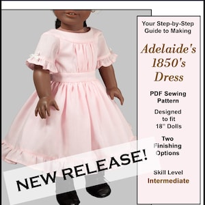 Op de afbeelding: Een roze poppenjurk met een gerimpelde rok en mouwen, ontworpen voor poppen van 45,7 cm. De afbeelding bevat de tekst "Adelaide's 1850's Dress" en "NEW RELEASE!". Het vaardigheidsniveau is gemiddeld.