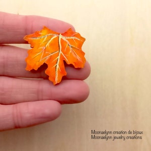 Autumn leaf brooch, woman autumn leaf brooch, maple leaf autumn brooch, woman fall brooch, woman maple leaf accessories, maple leaf, wood